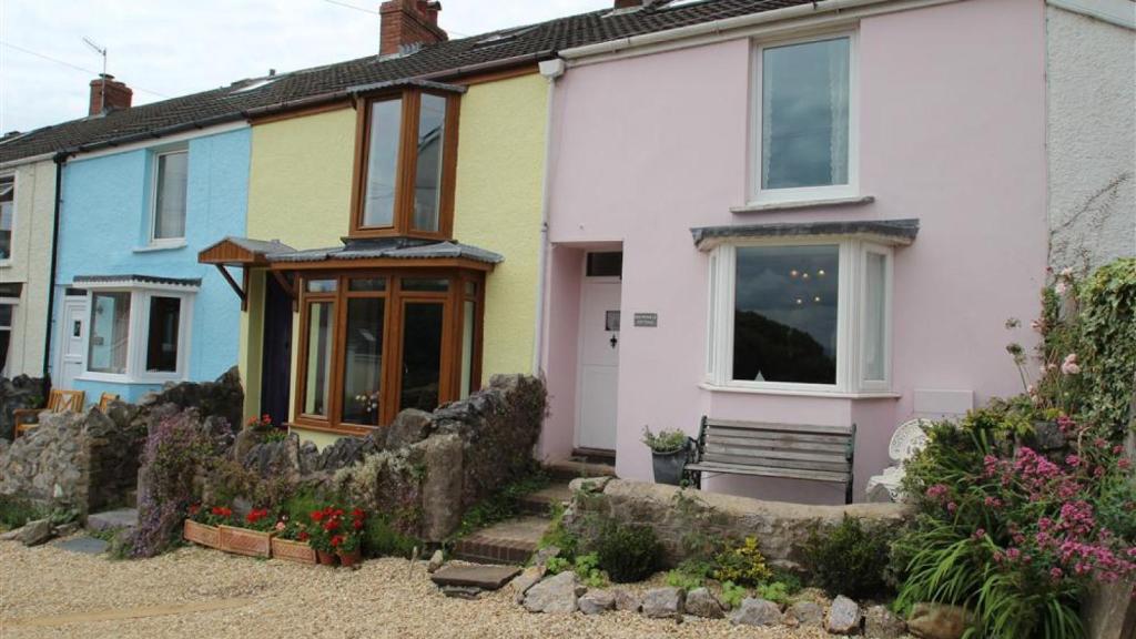 El edificio en el que está la casa vacacional