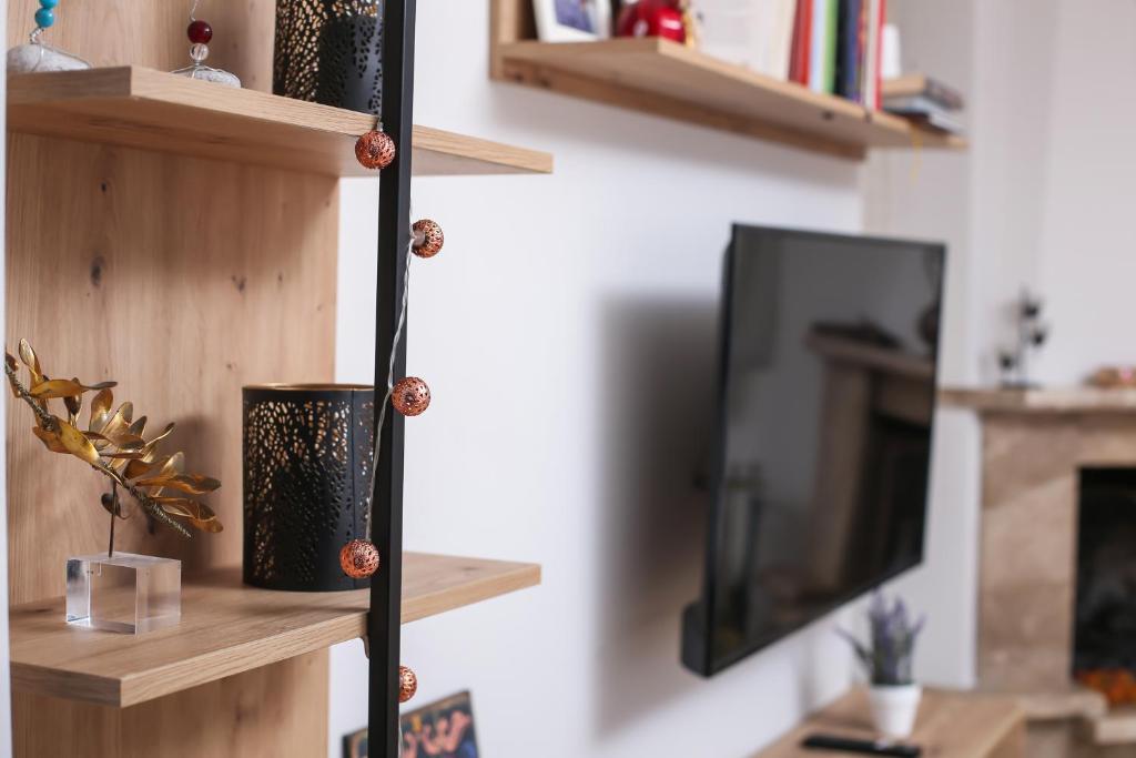 Televízia a/alebo spoločenská miestnosť v ubytovaní F&T Villa