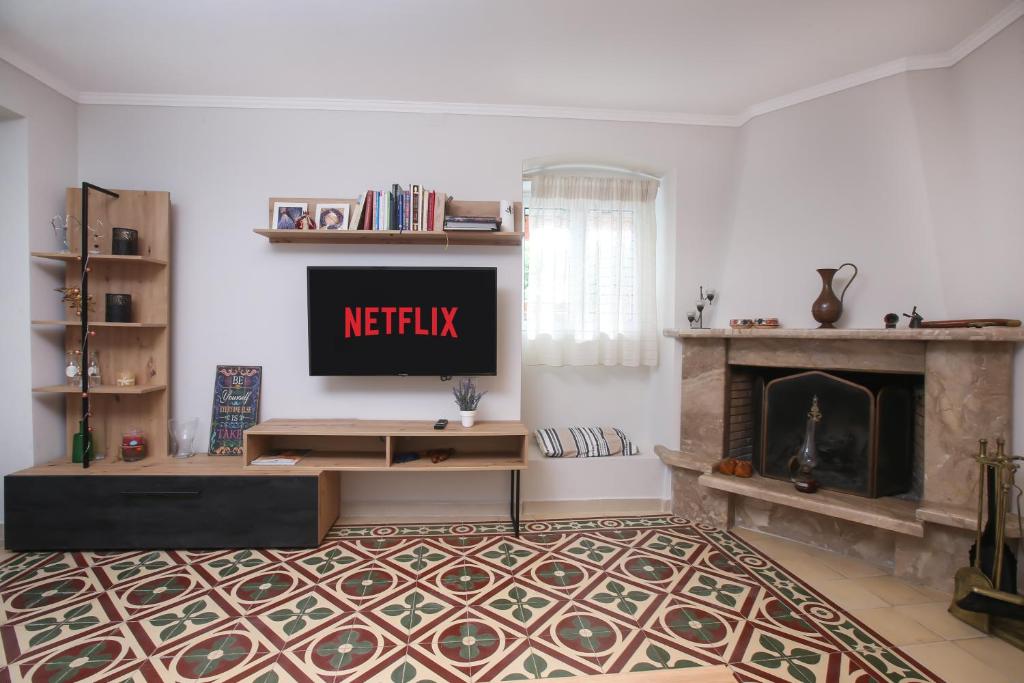 Televízia a/alebo spoločenská miestnosť v ubytovaní F&T Villa