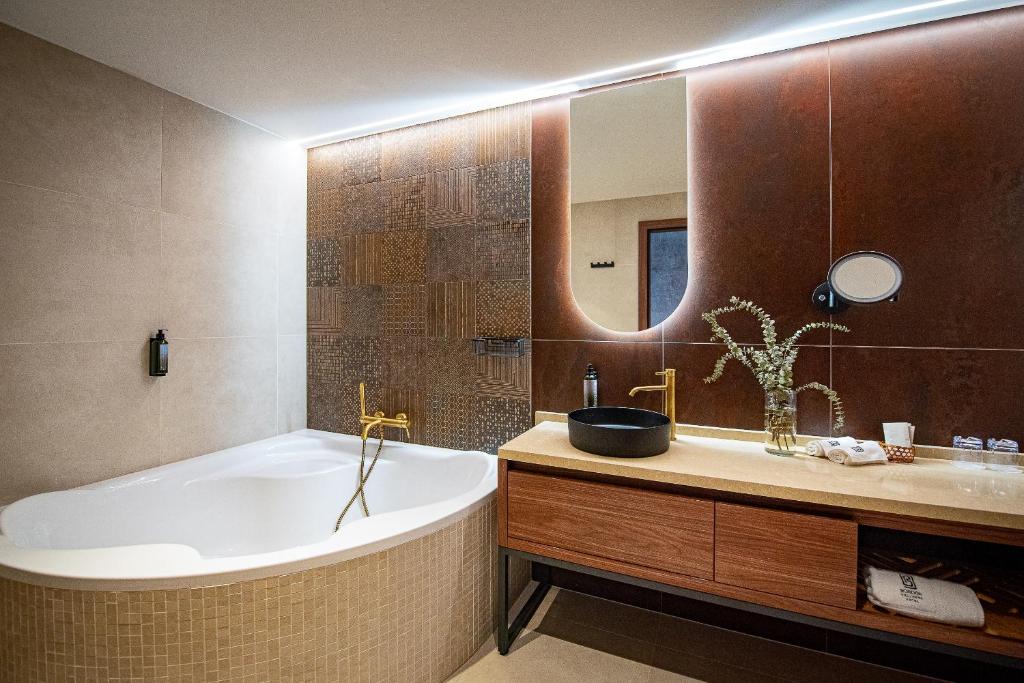 Bordűr Wellness Hotel Superior és Szőnyegmúzeum - Room King Con Vista De Jardín