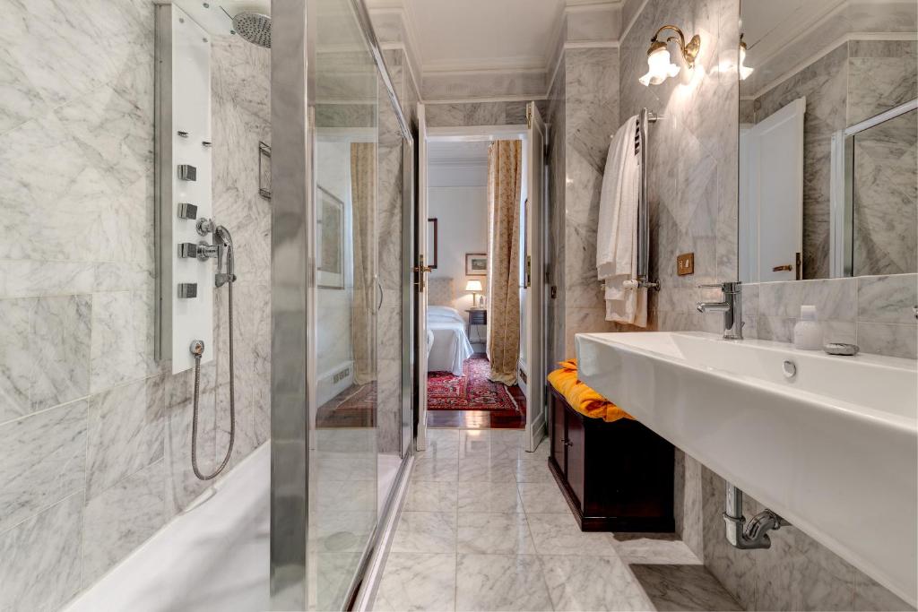 Koupelna v ubytování Grand Hotel Plaza