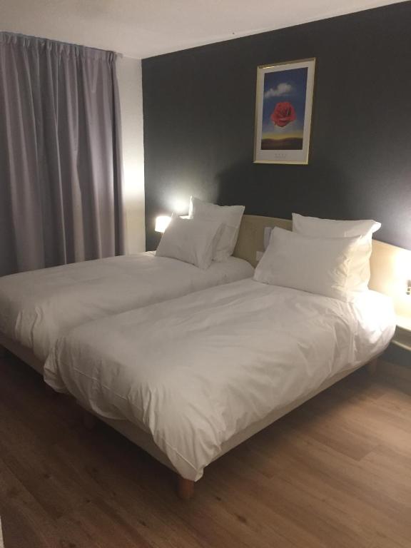 Postel nebo postele na pokoji v ubytování Grand Hôtel d'Espagne