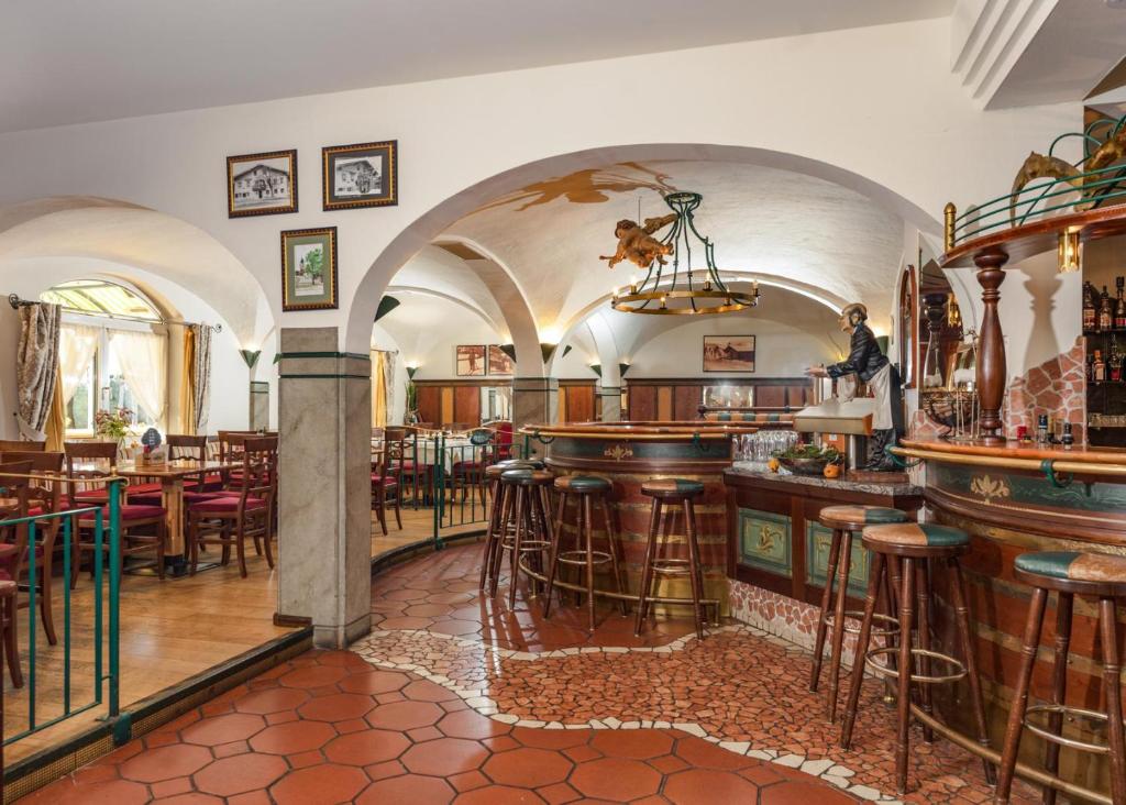 Lounge nebo bar v ubytování Hotel Restaurant Lebzelter
