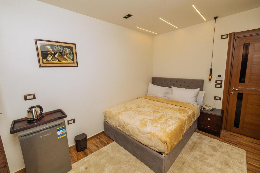 White Pyramids inn - 7