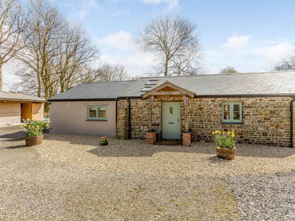 a stone house with a gravel driveway at 1 Bed in Great Torrington 76790 in Shebbear