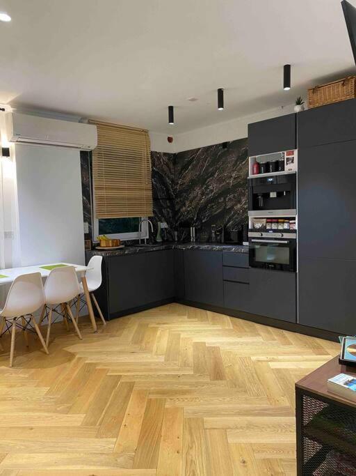 Connor Premium Apartment - Image 9