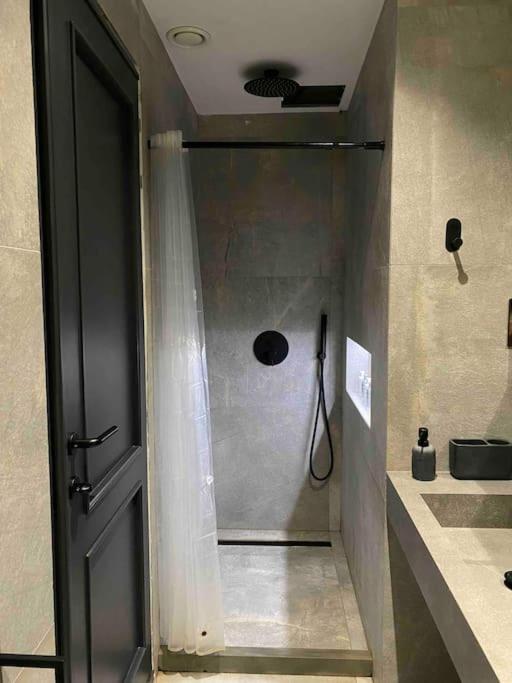 Connor Premium Apartment - Image 7