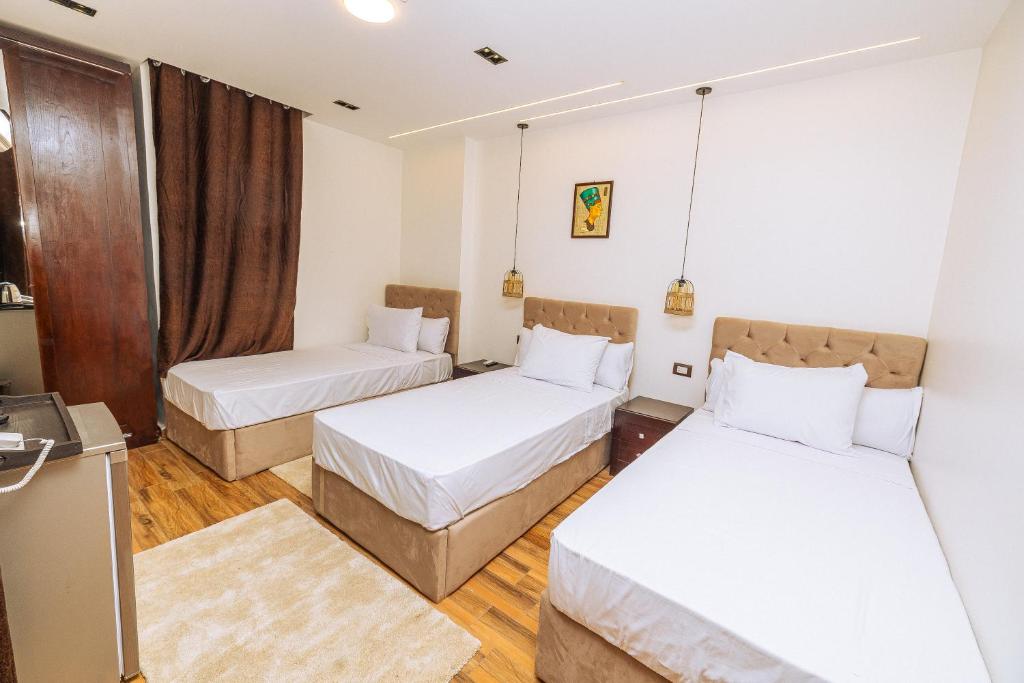 White Pyramids inn - 12