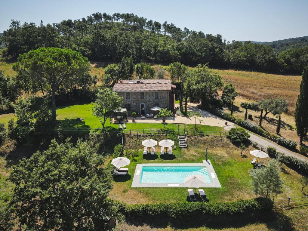 an aerial view of a house with a swimming pool at Gio Toscana in Castiglione della Pescaia