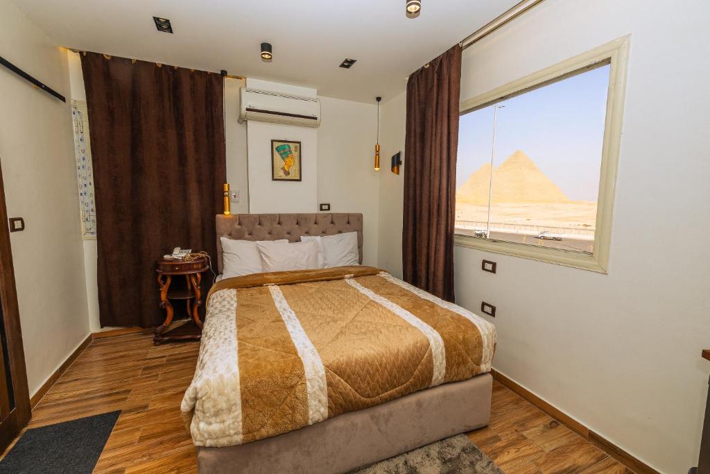 White Pyramids inn - 18