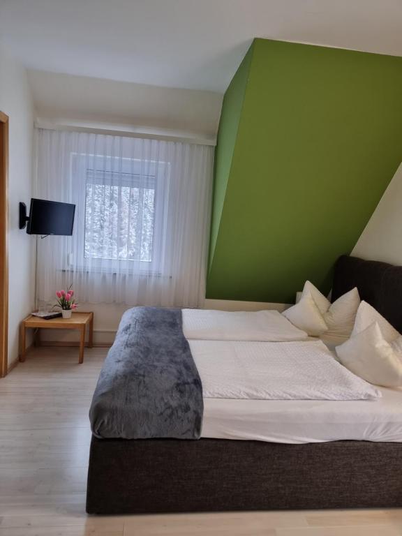 Postel nebo postele na pokoji v ubytování Berghotel-Willingen