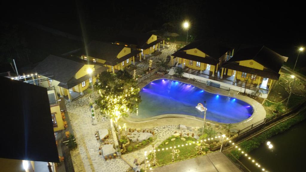 Hồ bơi trong/gần Sky Bay Lodge
