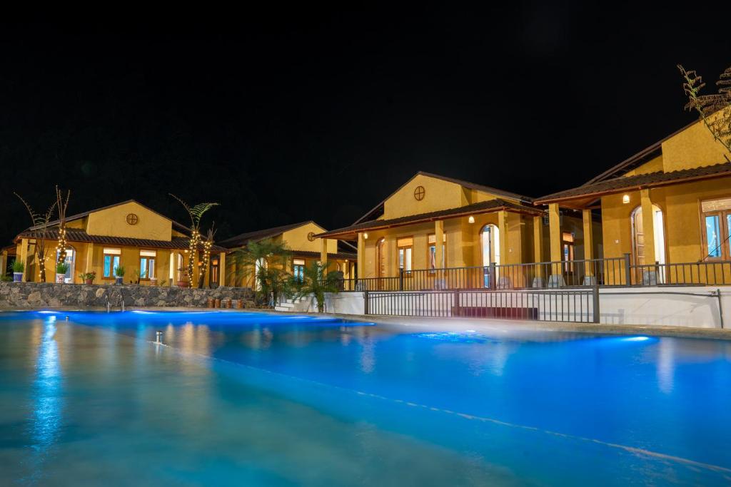 Hồ bơi trong/gần Sky Bay Lodge