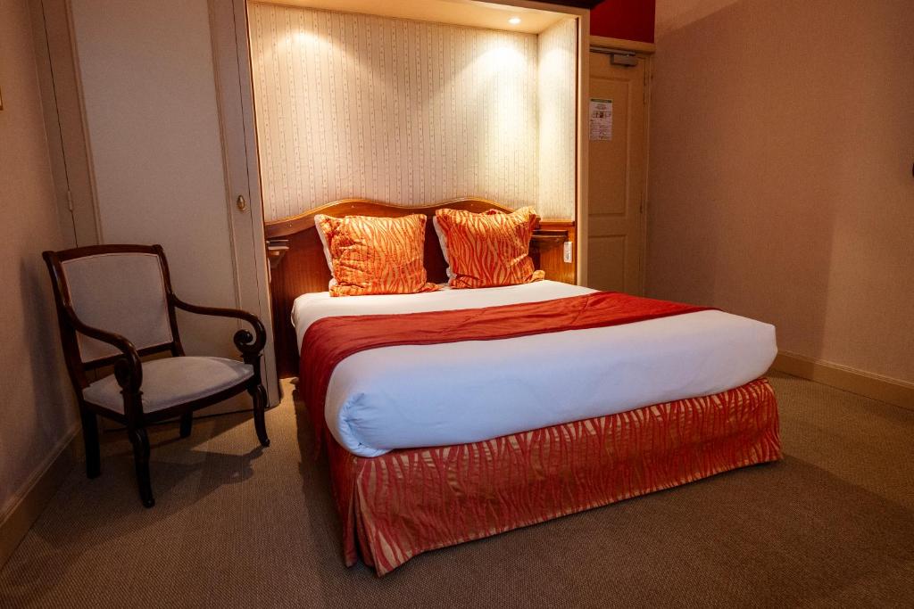 Postel nebo postele na pokoji v ubytování Cit'Hotel Sphinx - Hotel