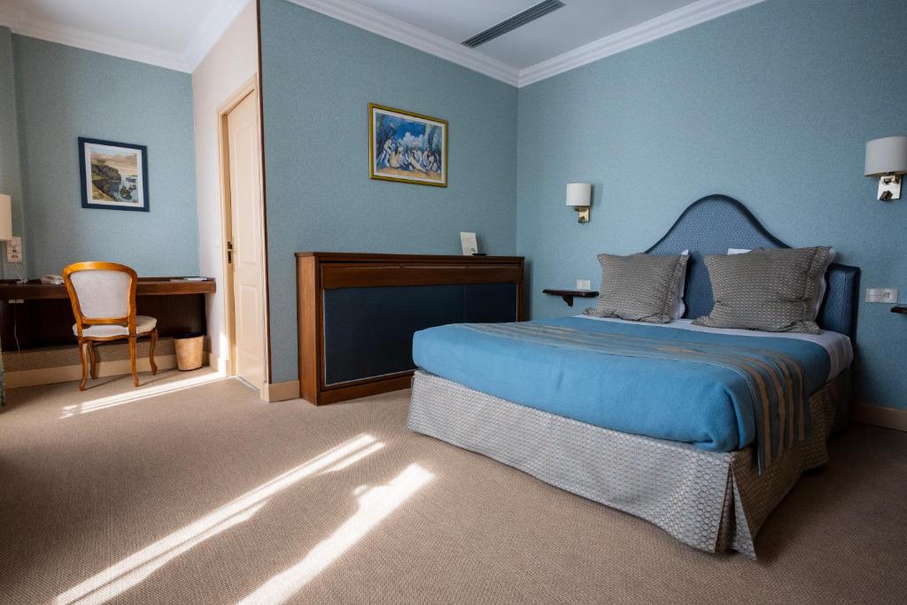 Postel nebo postele na pokoji v ubytování Cit'Hotel Sphinx - Hotel