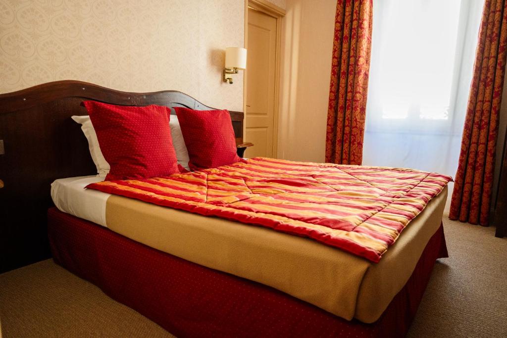 Postel nebo postele na pokoji v ubytování Cit'Hotel Sphinx - Hotel