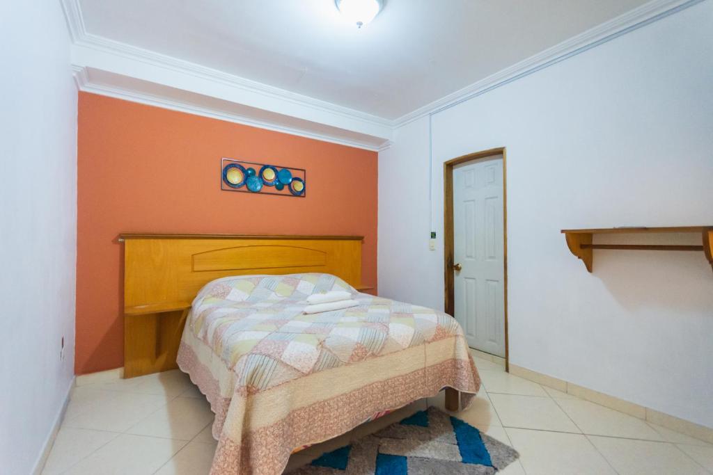 Postel nebo postele na pokoji v ubytování Hotel Real Guatapé