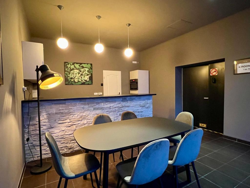 Kuchyň nebo kuchyňský kout v ubytování N8 ROOMS - by Leipzig Suites
