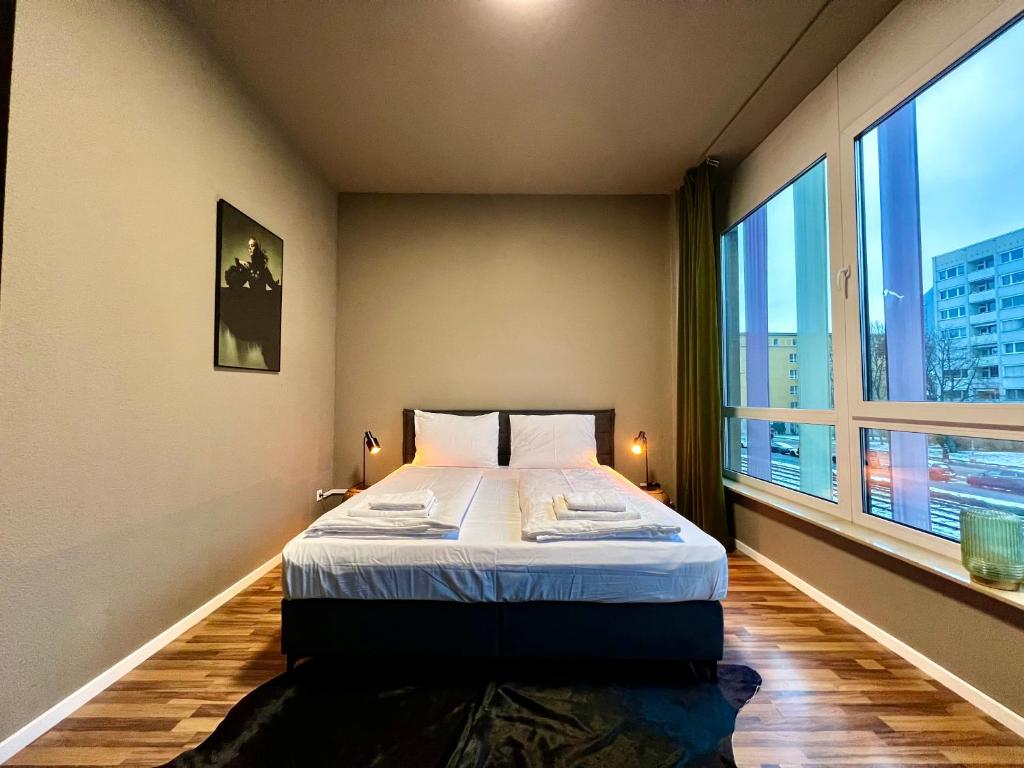 Postel nebo postele na pokoji v ubytování N8 ROOMS - by Leipzig Suites