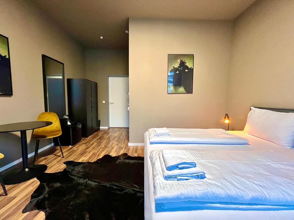 Postel nebo postele na pokoji v ubytování N8 ROOMS - by Leipzig Suites