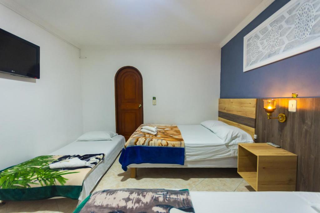 Postel nebo postele na pokoji v ubytování Hotel Real Guatapé
