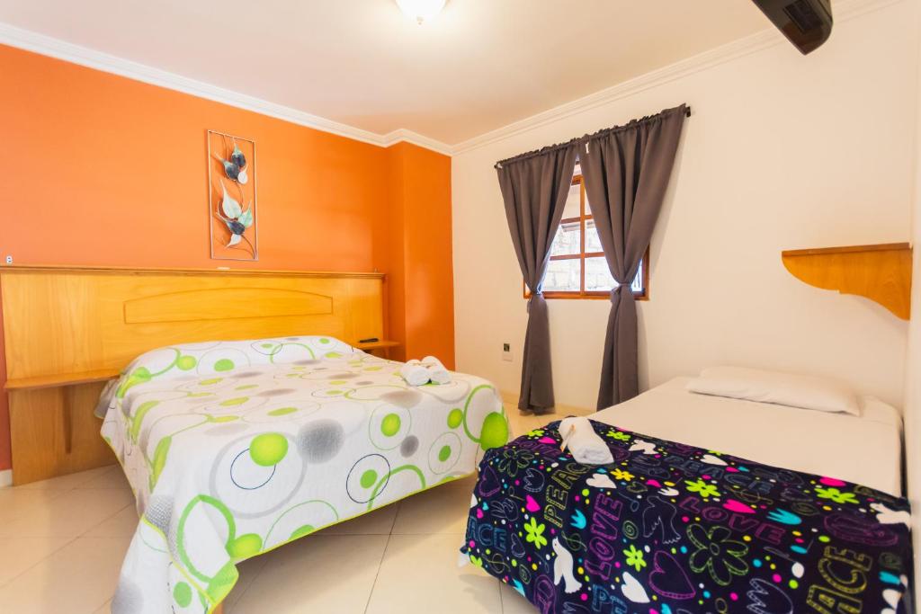 Postel nebo postele na pokoji v ubytování Hotel Real Guatapé