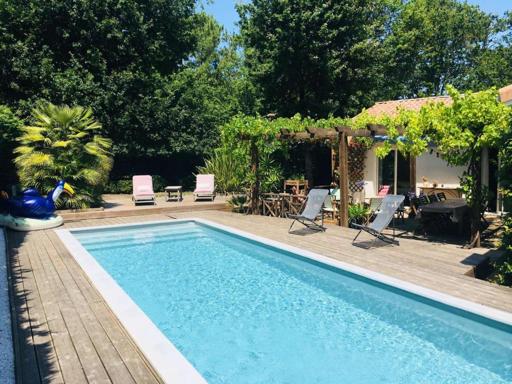 Photo de la galerie de l'établissement Biscarrosse villa avec piscine 10 personnes, à Biscarrosse