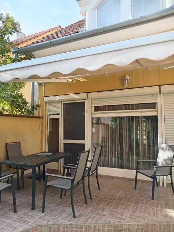 Balkon lub taras w obiekcie Ede Apartman