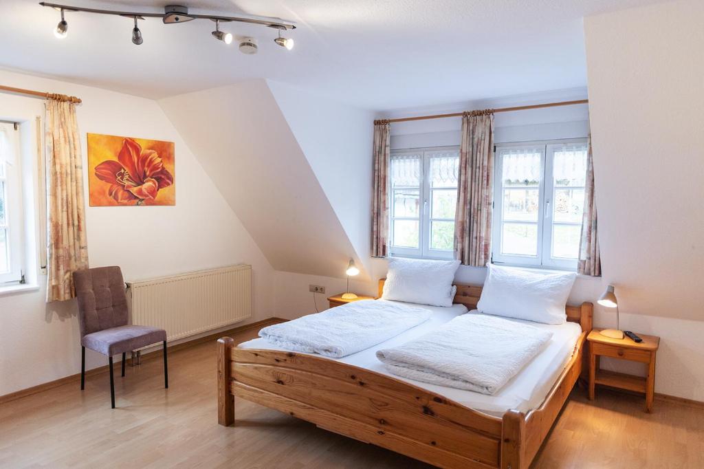 Postel nebo postele na pokoji v ubytování Gasthaus Kranz