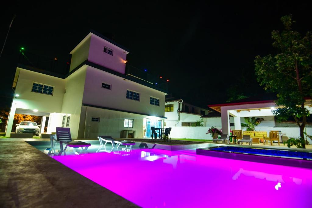 Bazén v ubytování Villa Grecko Place jarabacoa nebo v jeho okolí