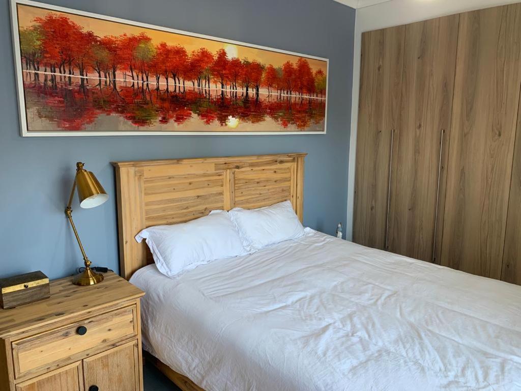 En eller flere senge i et værelse på Luxury Beach Apartment