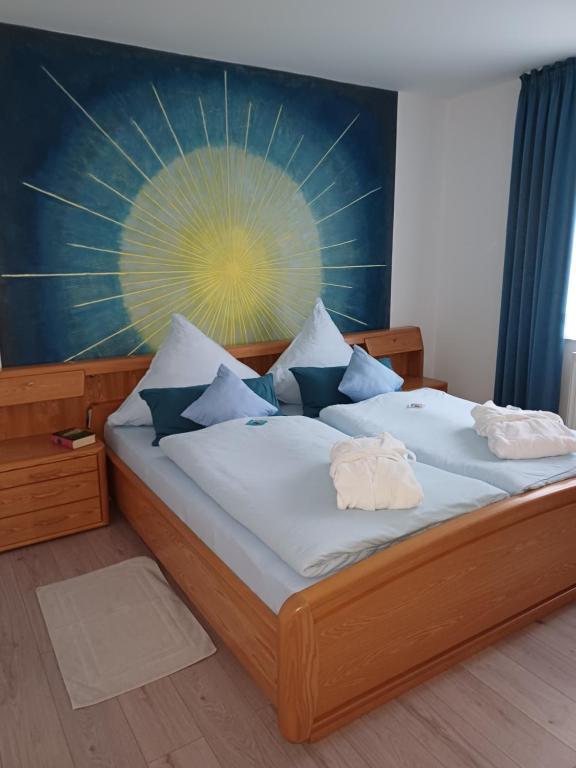Кровать или кровати в номере Ferienwohnung-Nüsttal
