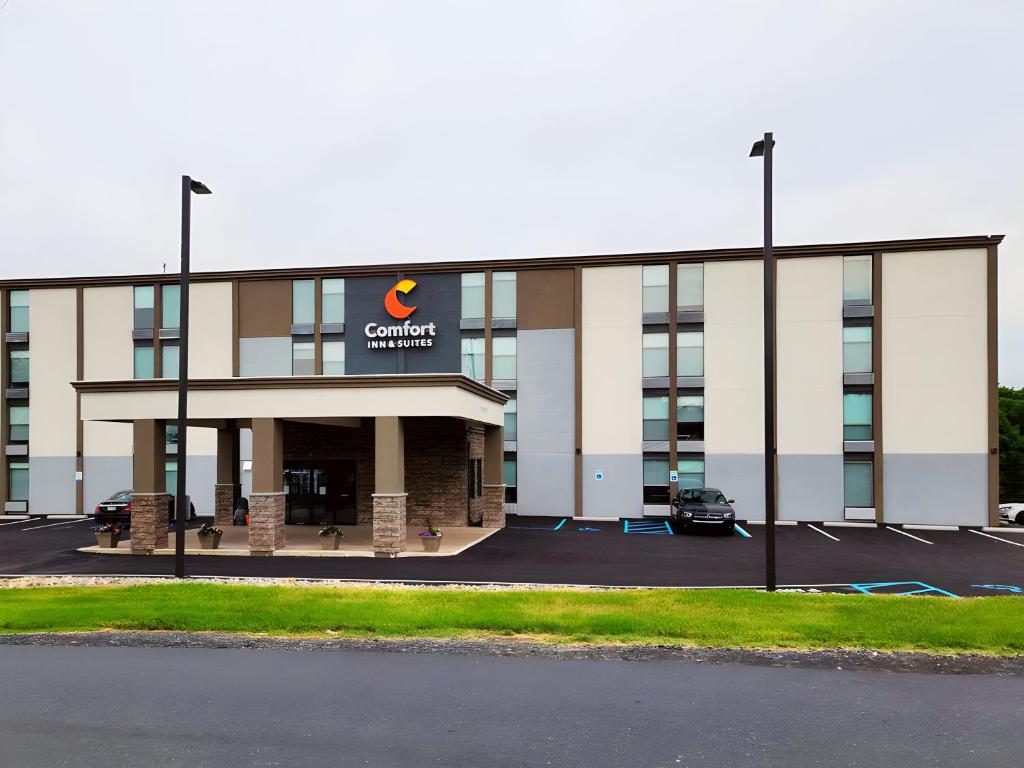 a building with a car parked in a parking lot at Comfort Inn & Suites Wyomissing-Reading in Wyomissing