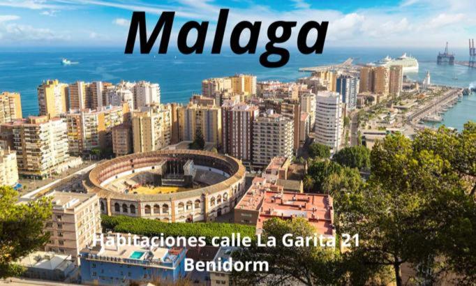 uma imagem de uma cidade com as palavras malaga em Habitacion Malaga em Benidorm