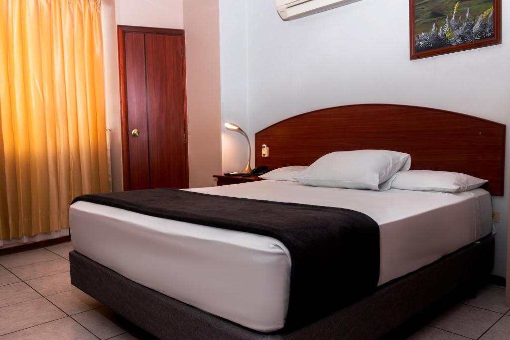 Postel nebo postele na pokoji v ubytování Grand Hotel Machala