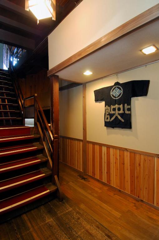 中央館　清水屋旅館に飾ってある許可証、賞状、看板またはその他の書類