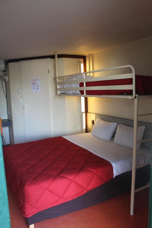 Postel nebo postele na pokoji v ubytování Hôtel Premiere Classe Pamiers