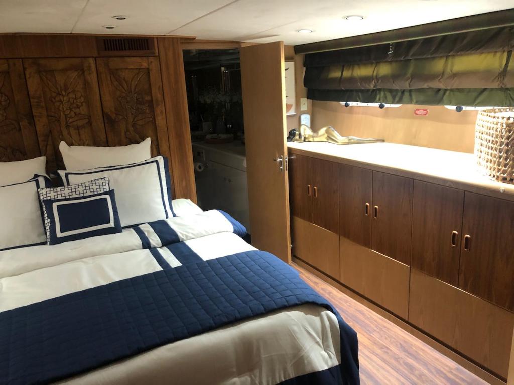 a bedroom with a large bed and a kitchen at Luxury Afloat Yacht Paradise 3 bedrooms 3bath 5 beds with full Marina view in Los Angeles