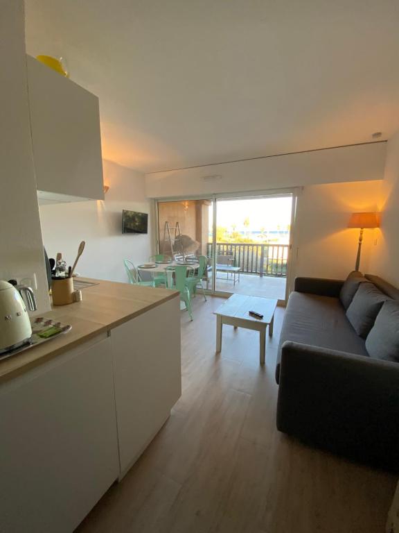 Χώρος καθιστικού στο Golfe de Saint-Tropez sea view Air Conditioned Navy House