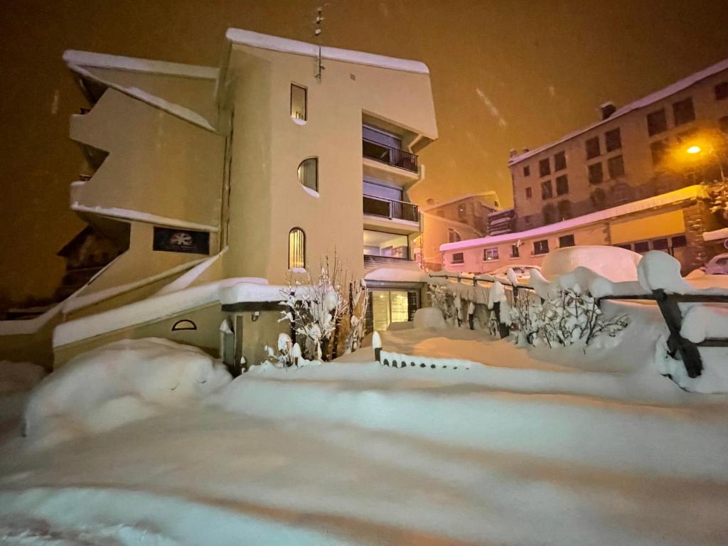 Le Mouflon Résidence Olympe, T2 centre ville 4 personnes, Parking privatif gratuit, Prise Green Up véhicule électrique, Possibilité forfait ménage et location linge de lit et de toilette v zimě