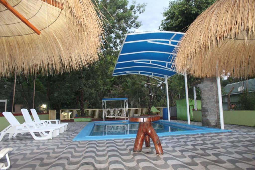 Bazén v ubytování Cabaña del lago nebo v jeho okolí