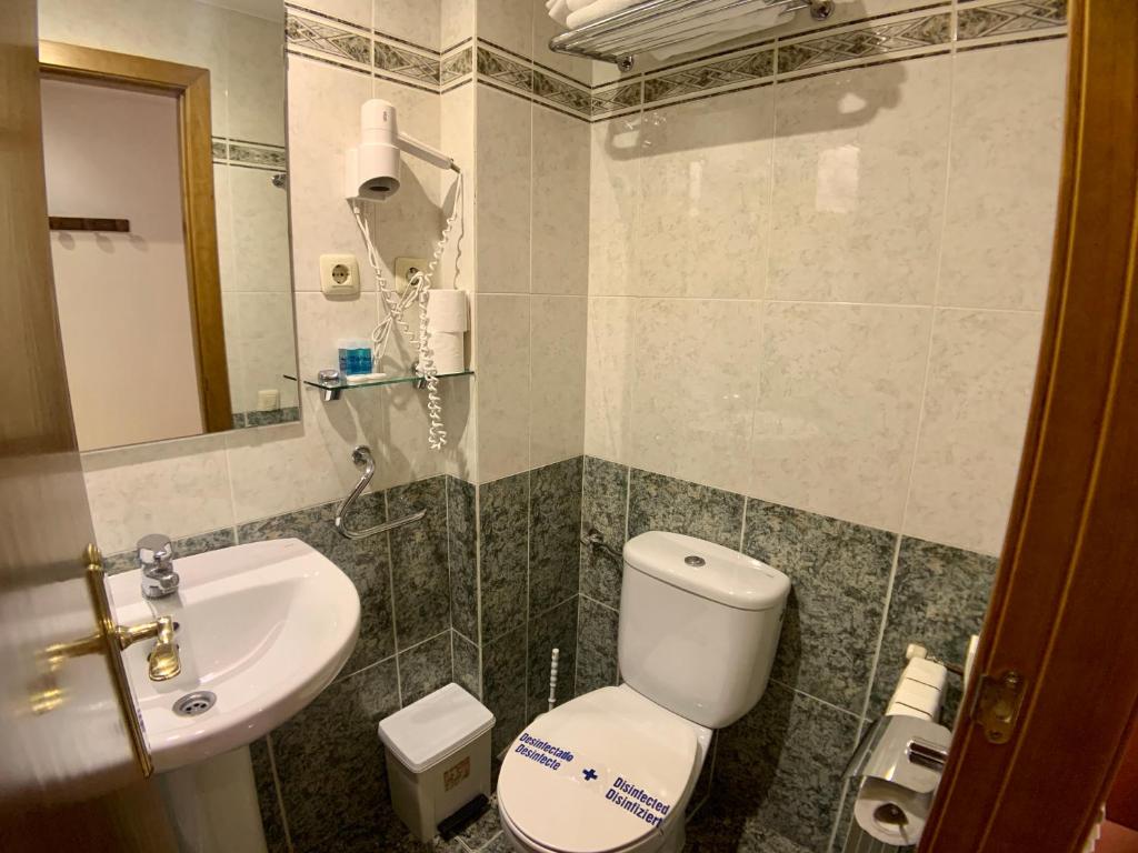 Koupelna v ubytování Apartamentos Los Lagos