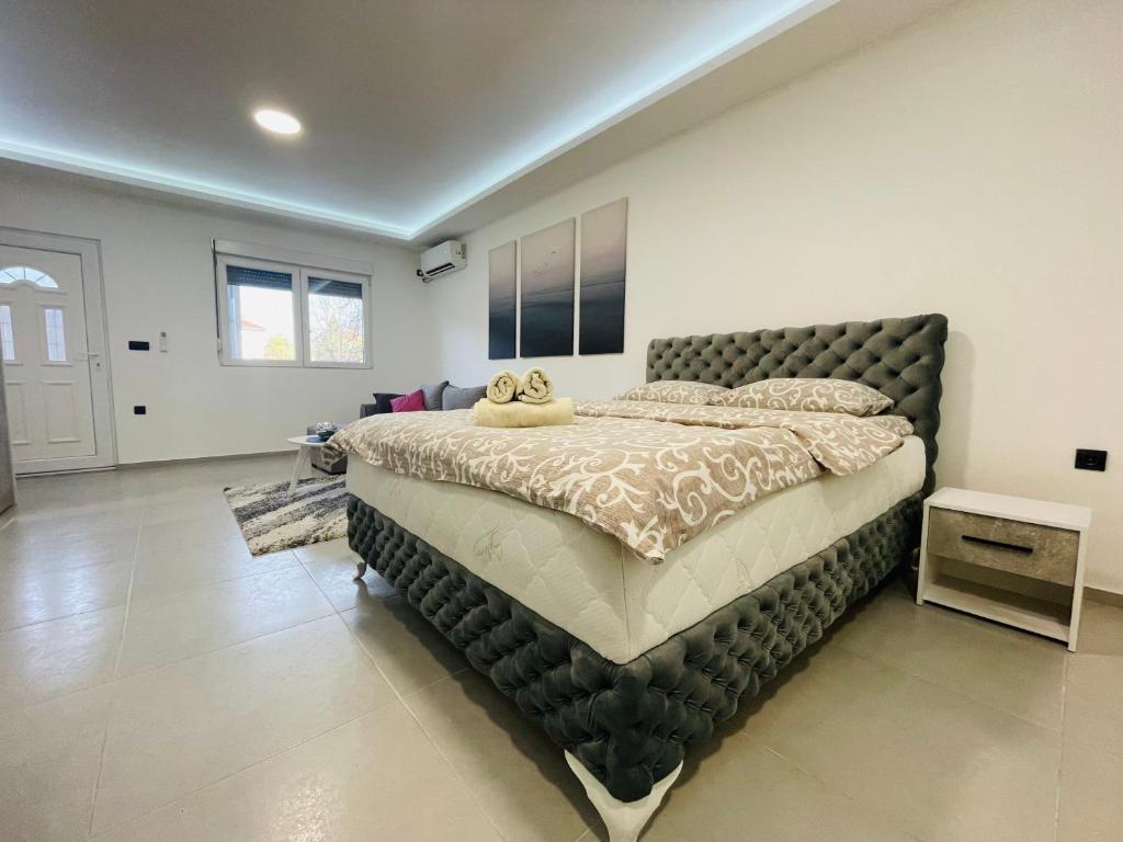 Postel nebo postele na pokoji v ubytování Luxury Centar 2