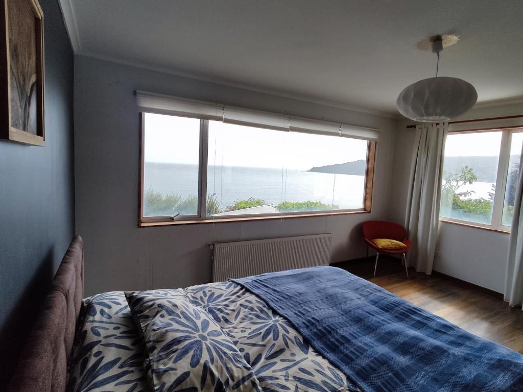 BuenaVida Hostel, Habitación amplia con baño en suite y vista al mar - Housity