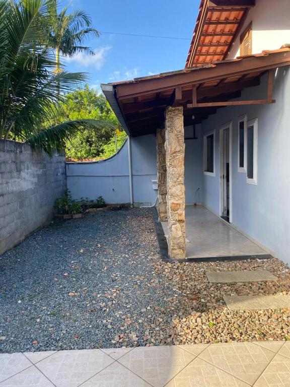 a house with a porch and a walkway next to it at Casa da Cris in Penha