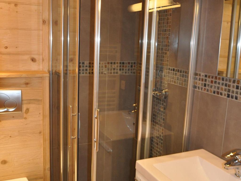 Kúpeľňa v ubytovaní Studio charmant avec balcon à Châtel, proche centre et remontées - FR-1-693-79