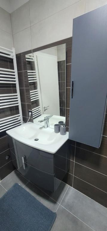 New Modern and cozy classy 2 bedroom apartment - Imazhi 7