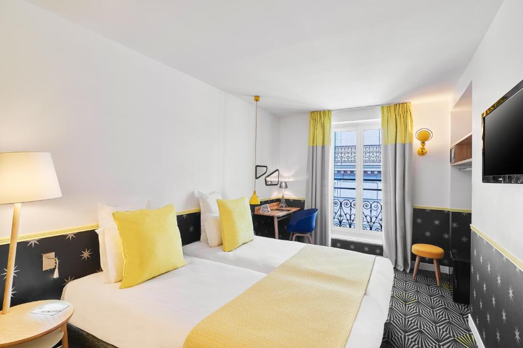 TV a/nebo společenská místnost v ubytování Hôtel Augustin - Astotel