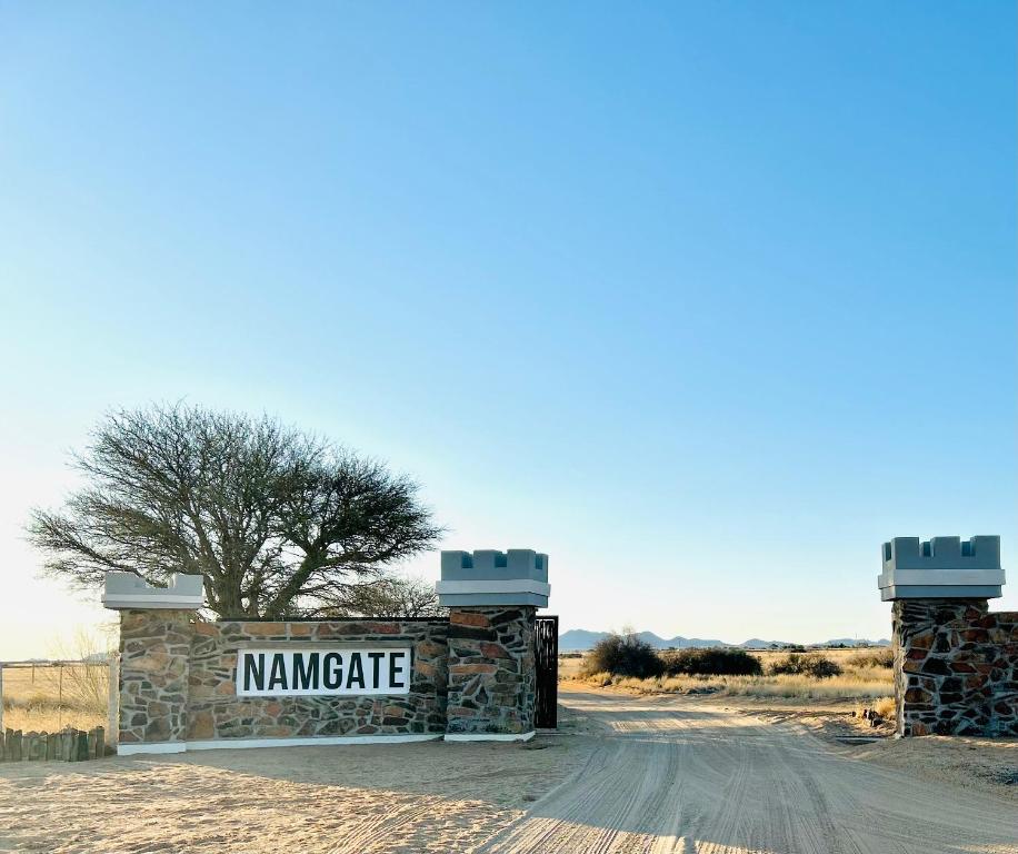 een teken dat lamantijn leest aan de kant van een weg bij Namgate Guesthouse in Grünau