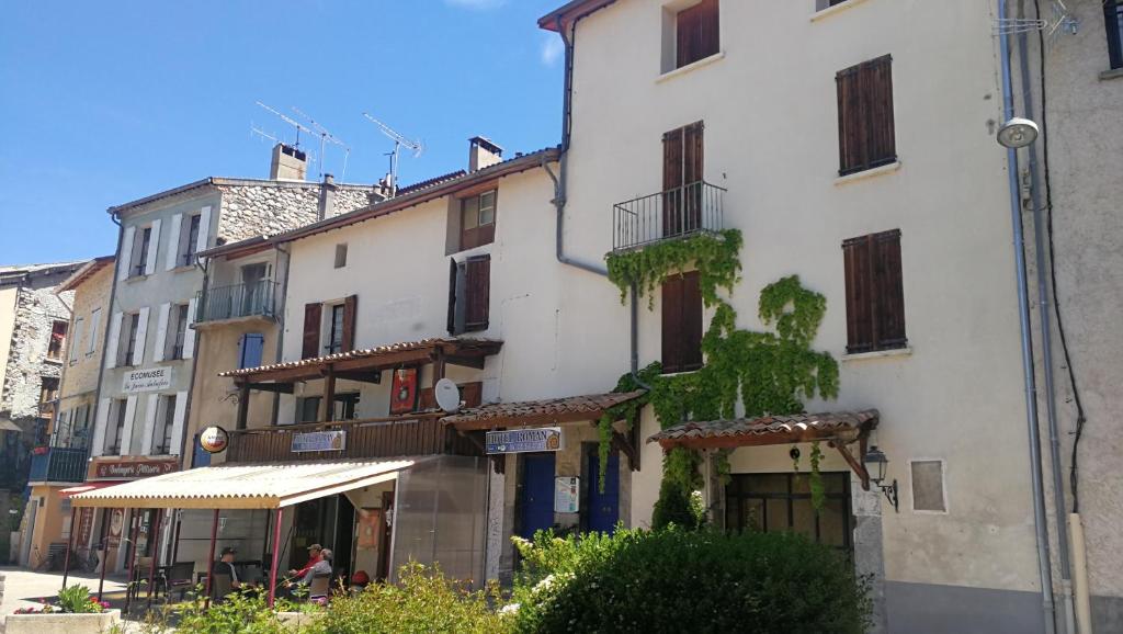 a building on a street in a city at Auberge Roman in La Javie